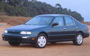 1994 Nissan Altima 4 Dr GXE Sedan