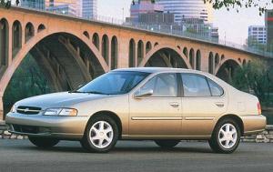 1998 Nissan Altima 4 Dr GXE Sedan