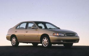 1999 Nissan Altima 4 Dr GXE Sedan