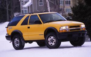 2003 Chevrolet Blazer LS 4WD 2dr SUV w/ZR2 Package Shown